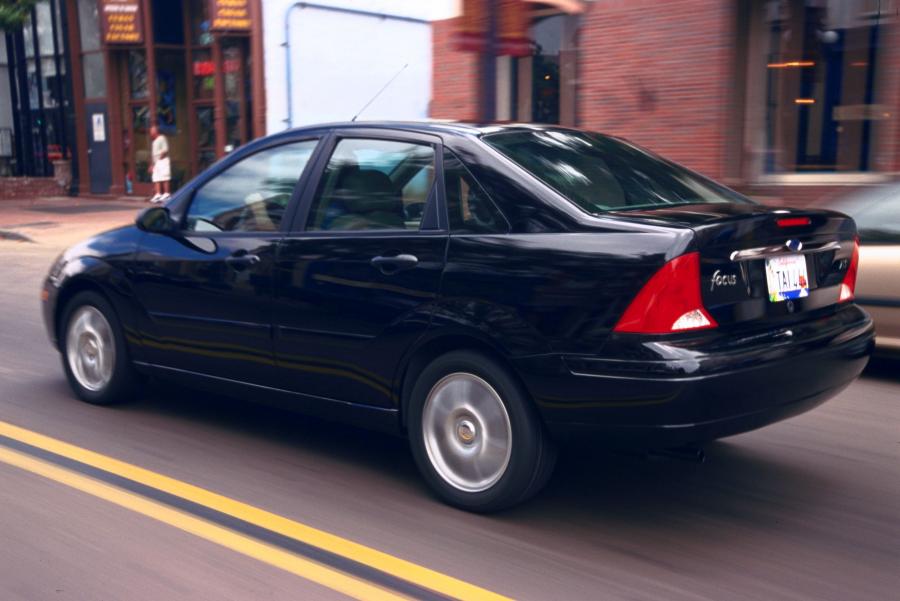  Ford Focus Saloon 1999 года  (фото 38 из 53)